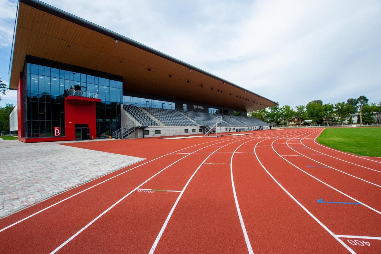 Stadium Hotel Valmiera Buitenkant foto