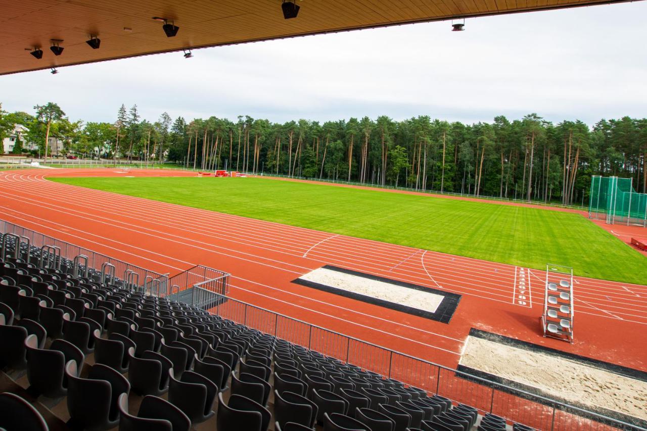 Stadium Hotel Valmiera Buitenkant foto